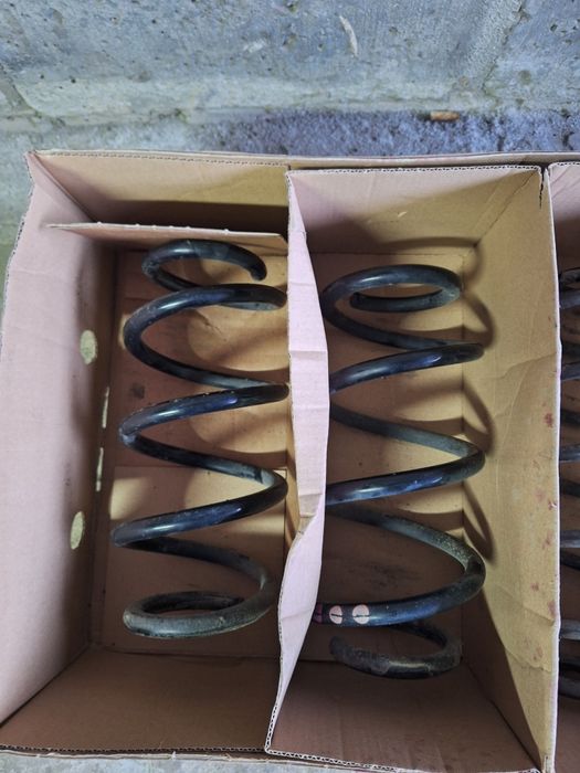 sprezyny Audi a4 b8 kombi KOMPLET