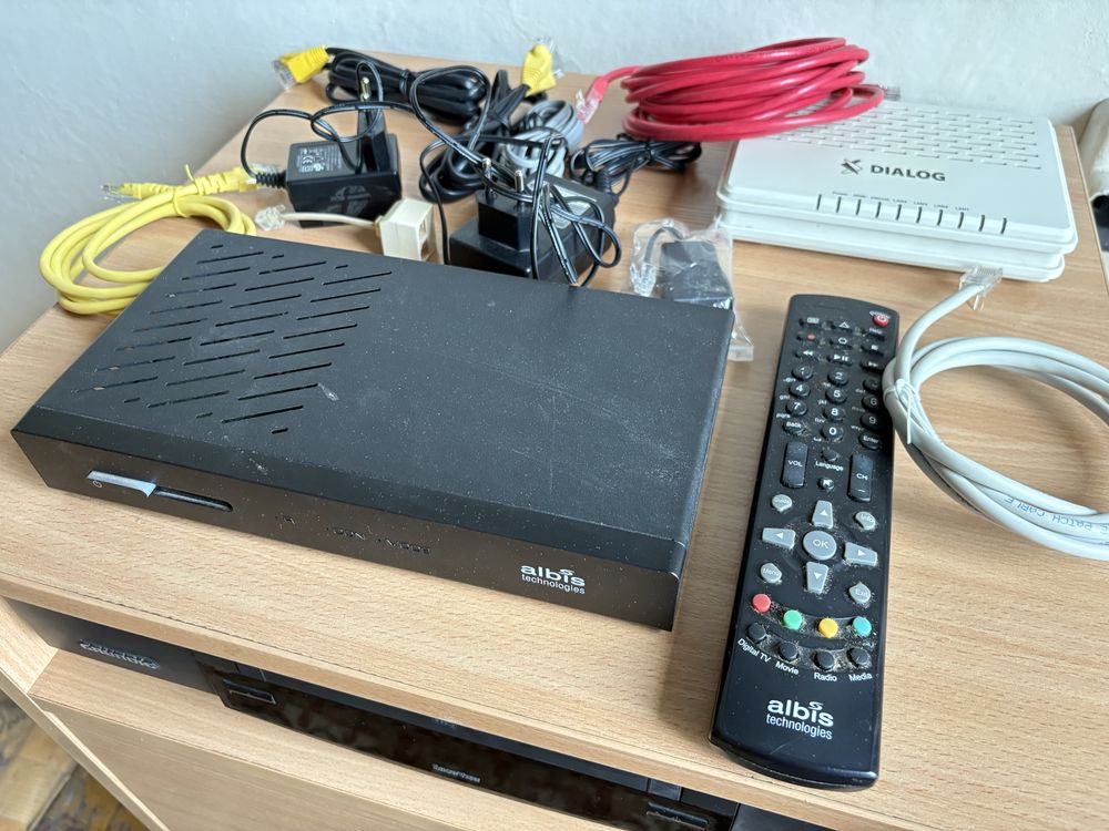 Dekoder, kable, modem.