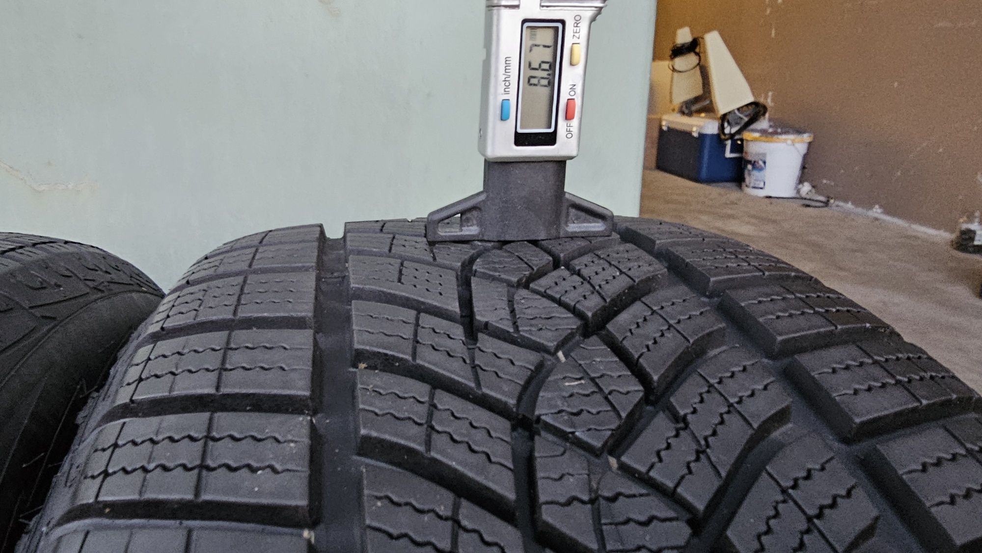 Зимние шины Goodyear ultragrip performance+ 225/50/17 Комплект 8мм