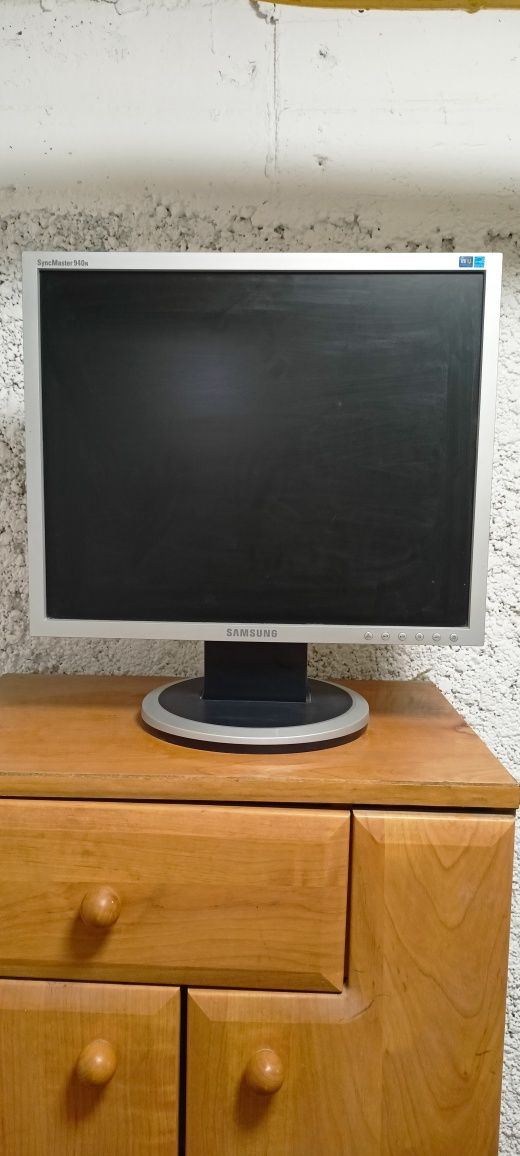 Monitor SyncMaster940n sprawny