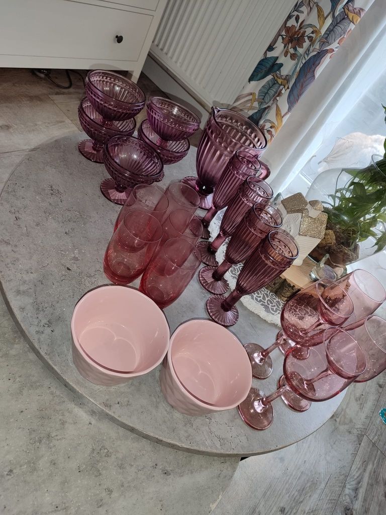 Komplet różowego szkła