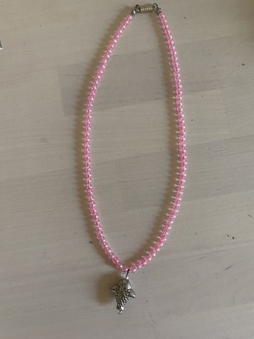 Colar com pérolas rosas e peixinho em prata