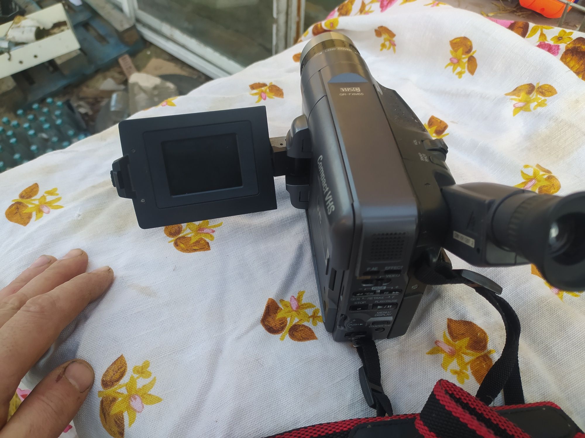 Продам видео камеру JVC(ретро)