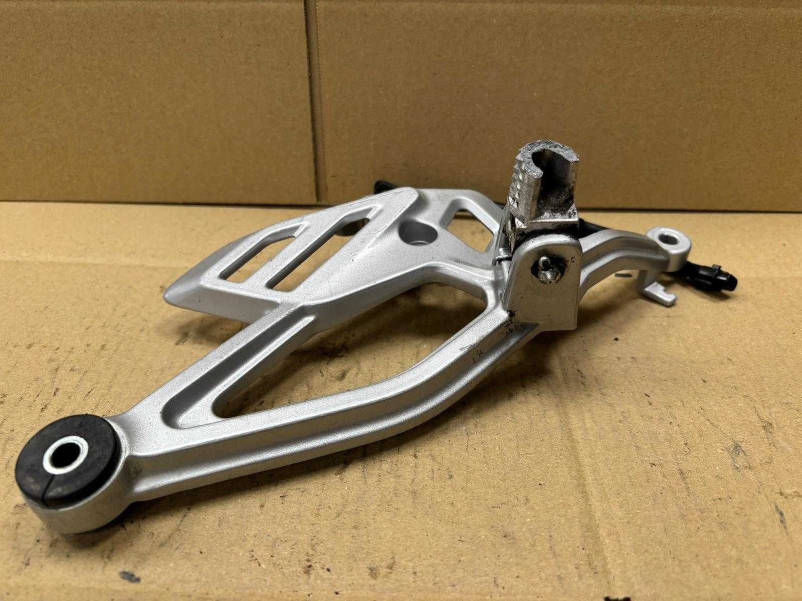 Set Podnóżek Przedni Prawy Kierowcy Yamaha YZF R125, 2019-23 [13]