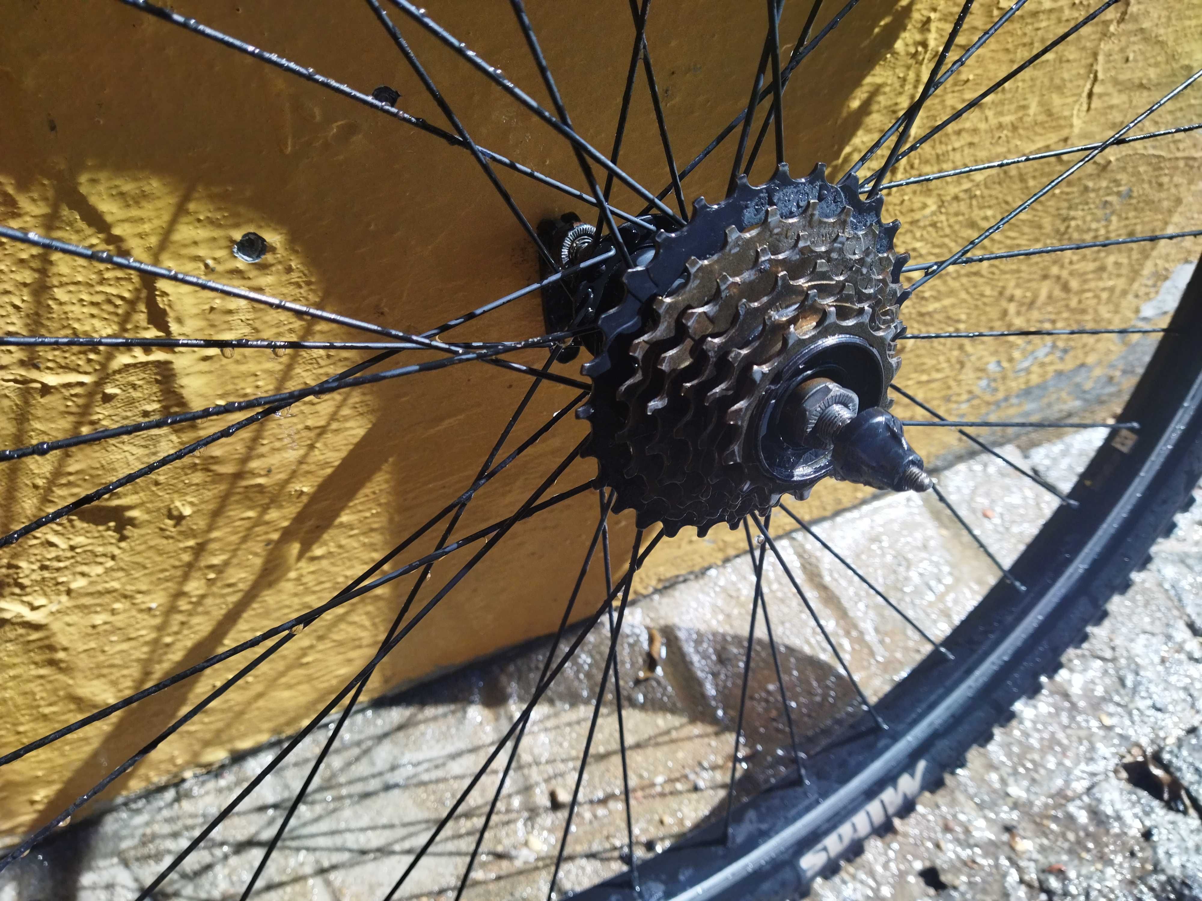 Aros 27.5 de bicicletas com pneus/ Pneus michelin