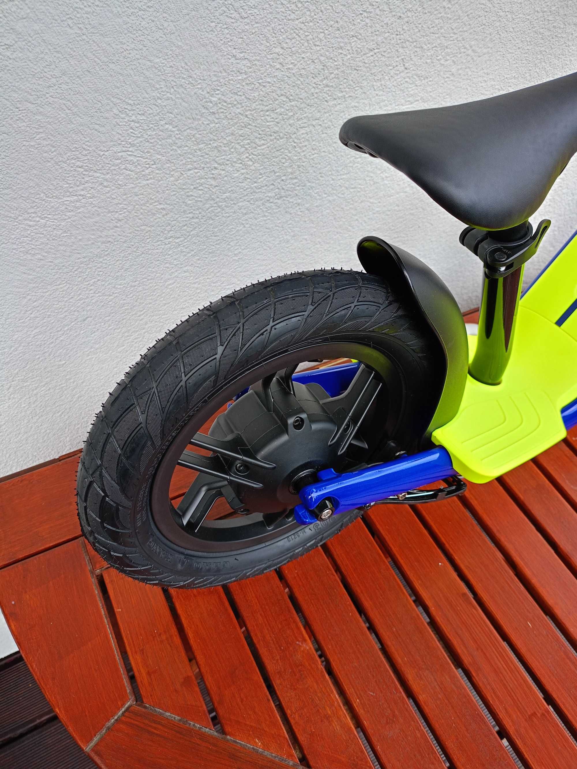 Rowerek biegowy elektryczny 12" VR46 Motor Bike