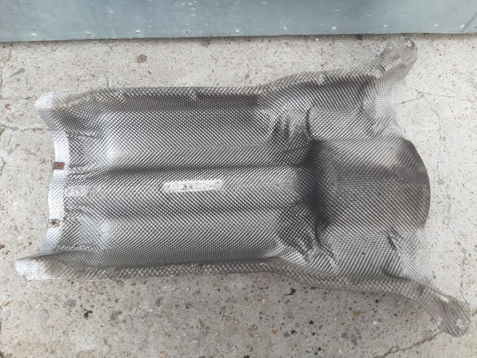 BMW F10 F11 osłona termiczna wydechu tył wału