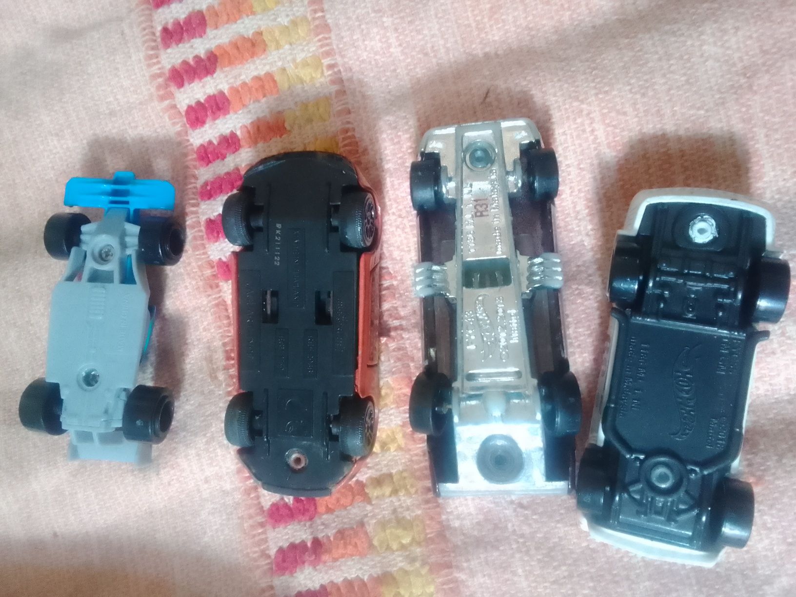 Carrinhos e avião desde de 0,50 a 1,50€