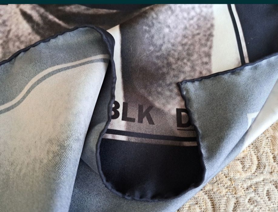 Тонкий платок з натурального шовку відомого бренду Fisba Stoffels.