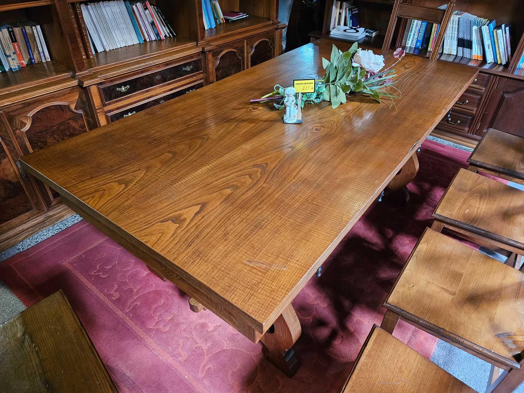 Mesa madeira com gavetas - Bom estado geral - Só a mesa a