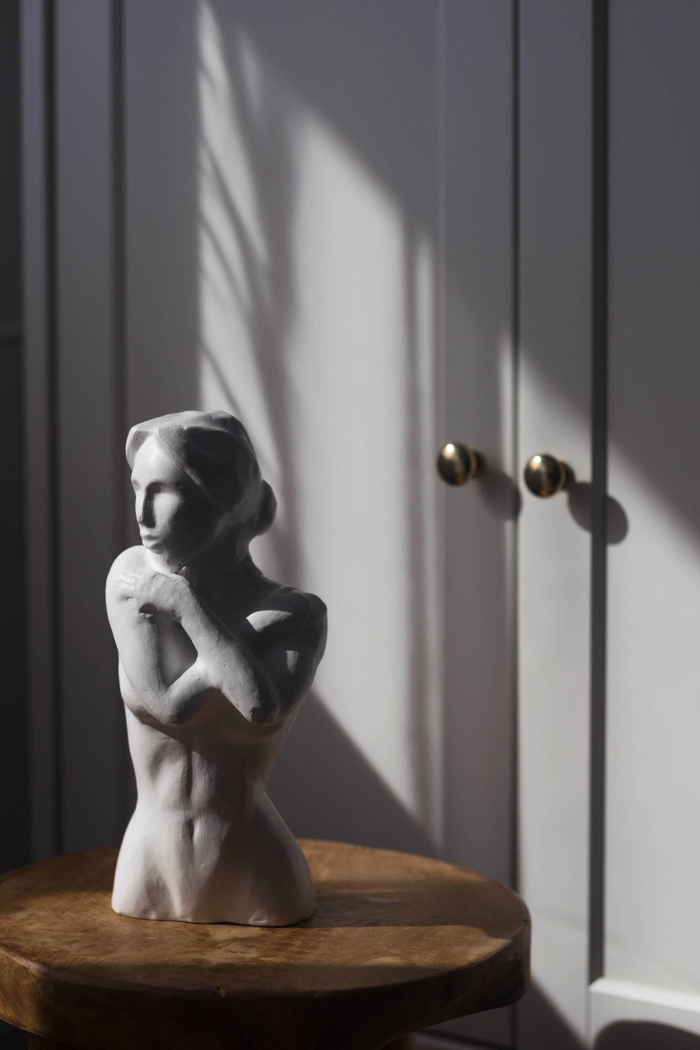 Figura kobiety - ręcznie wykonana rzeźba nr 010
