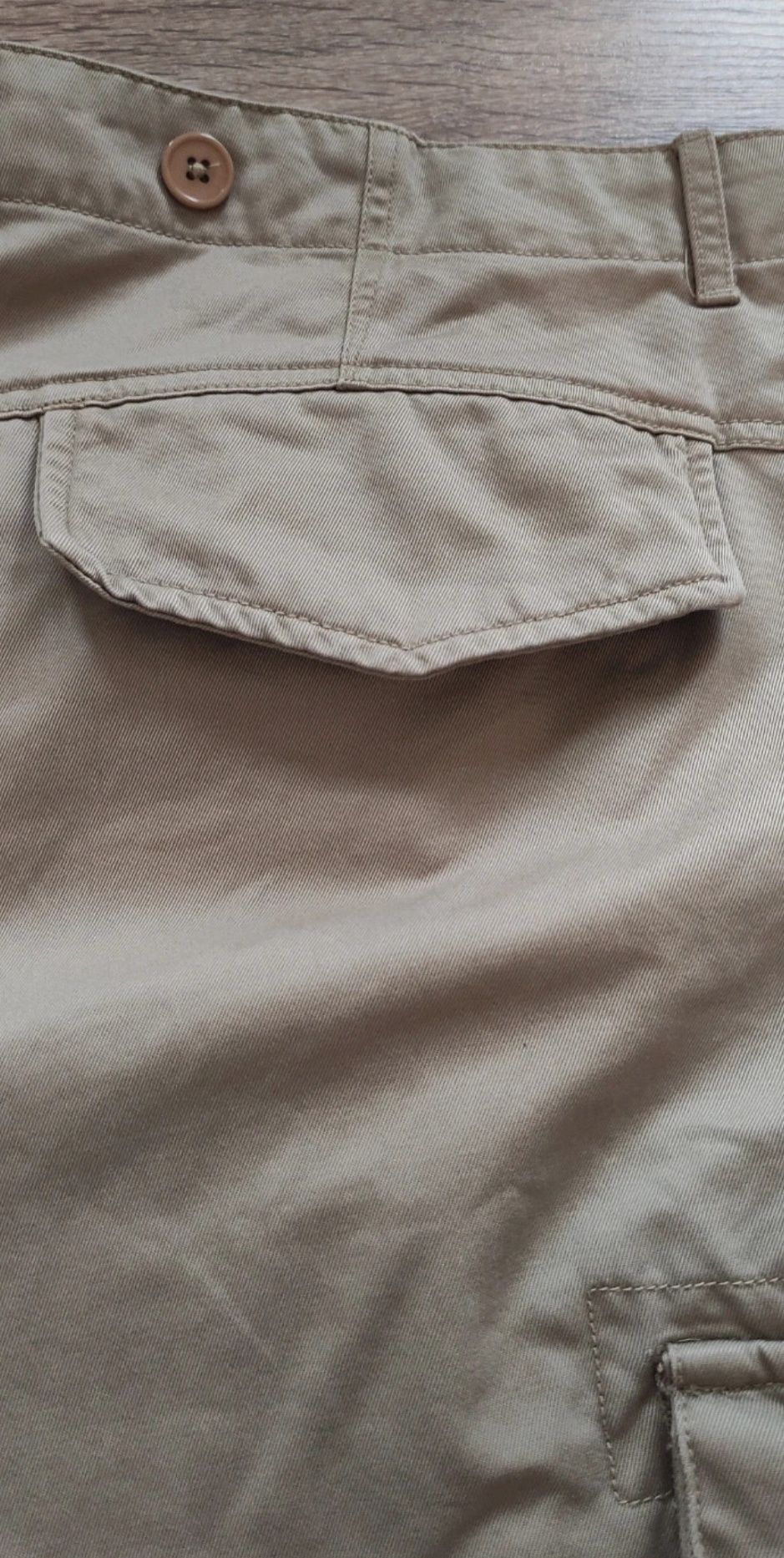 Męskie beżowe spodnie