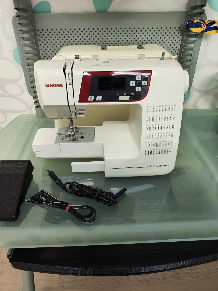 Комп'ютеризована швейна машина Janome DXL603