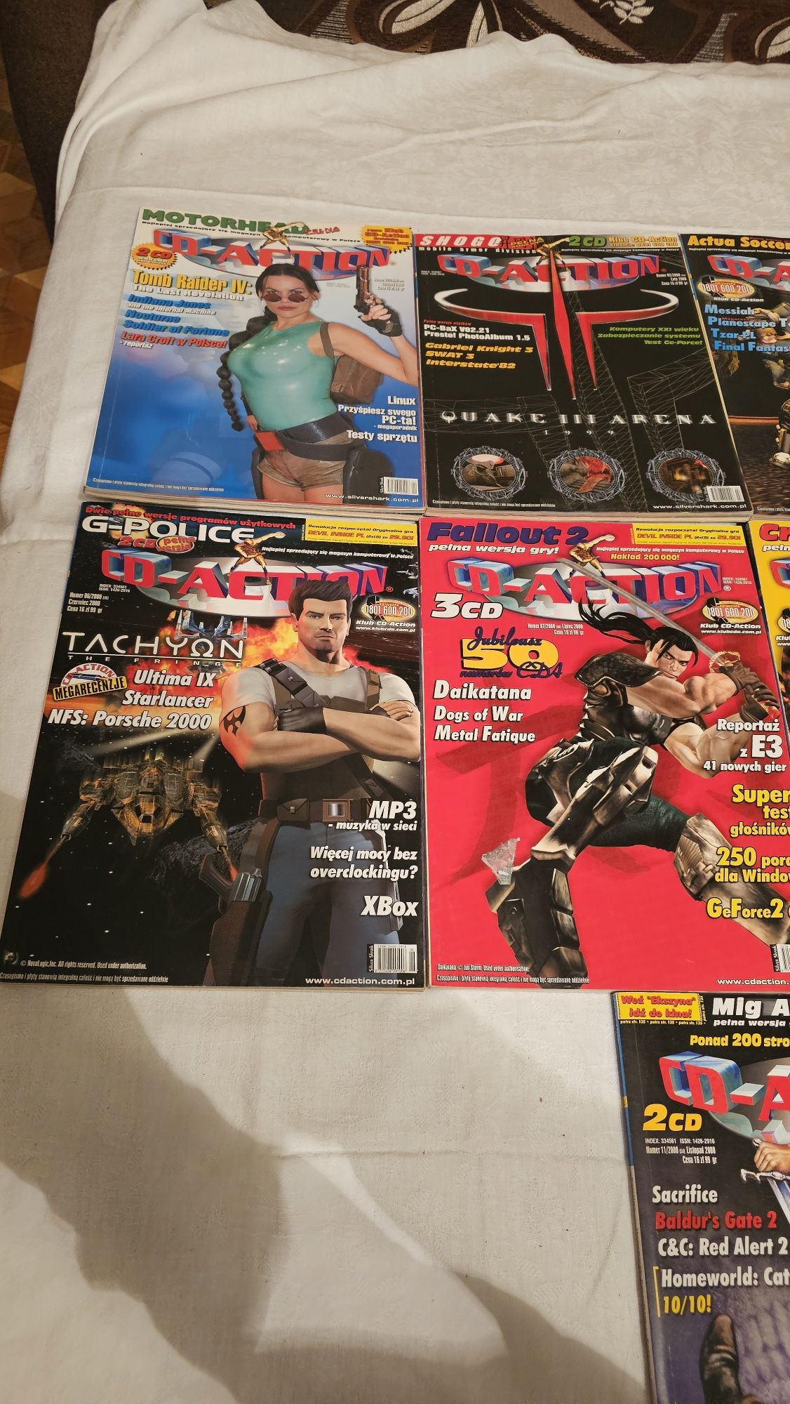 Sprzedam cały rocznik Cd-action z 2000 roku . 12 numerów .
