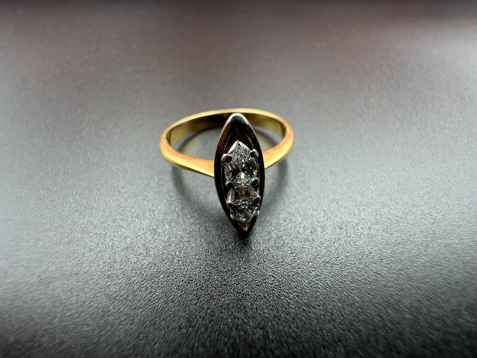 Золотое кольцо с бриллиантами 750 пробы.