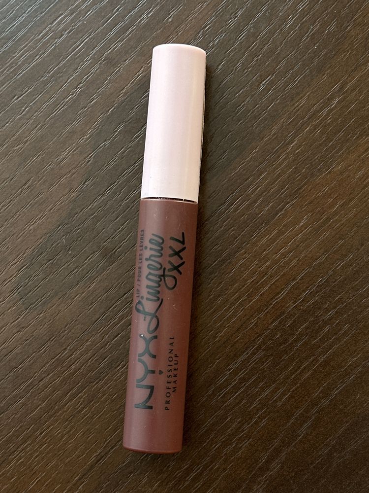 Matowa pomadka Nyx  Lingerie XXL „Deep Mesh”