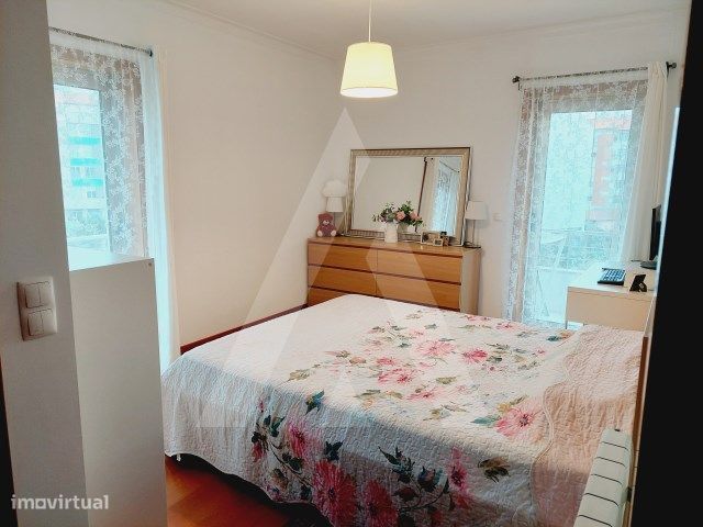 Apartamento T2 para arrendar, junto ao Centro Comercial Glicínias