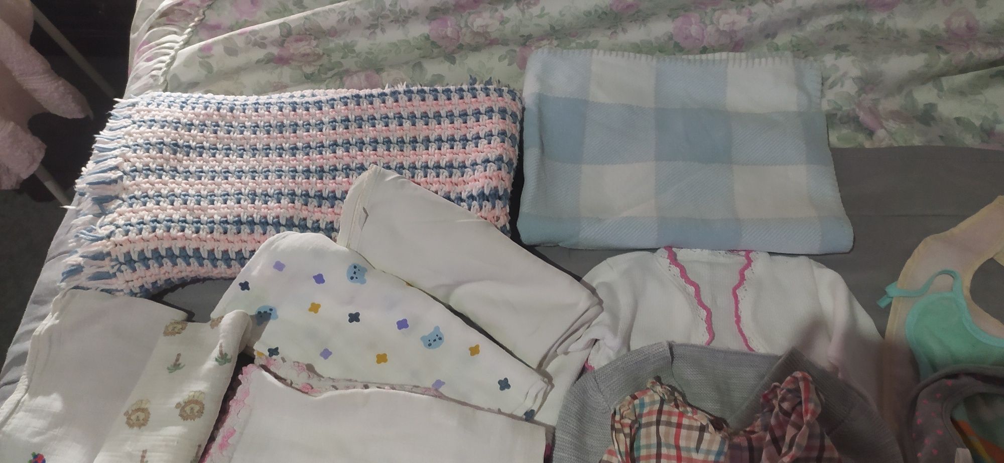 Vendo roupa de bebé menina variada