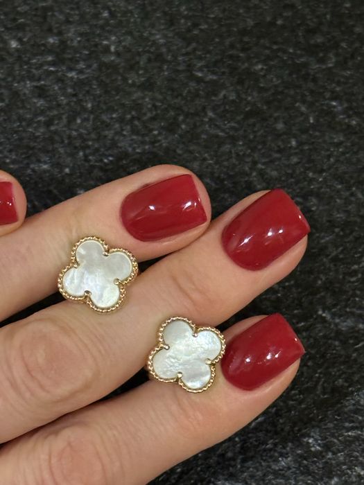 Золоті сережки з перламутром.Конюшина Van Cleef