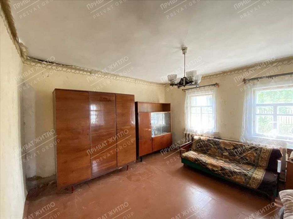 Будинок з великою ділянкою біля лісу!