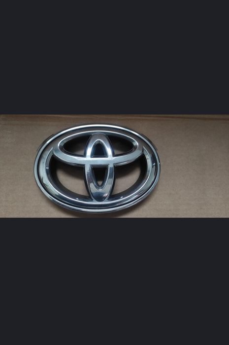 75311-33200 Toyota Camry XV50 Значок решітки радіатора