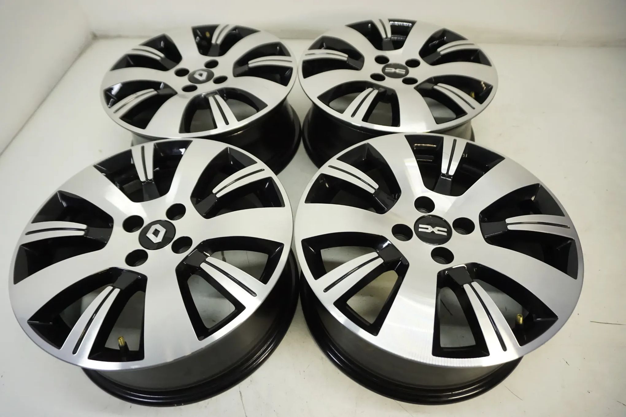 Felgi Aluminiowe 16 Renault Captur Zoe Clio Dacia Logan Dokker Sandero Jogger Sandero Stepway  ORYGINAŁ
