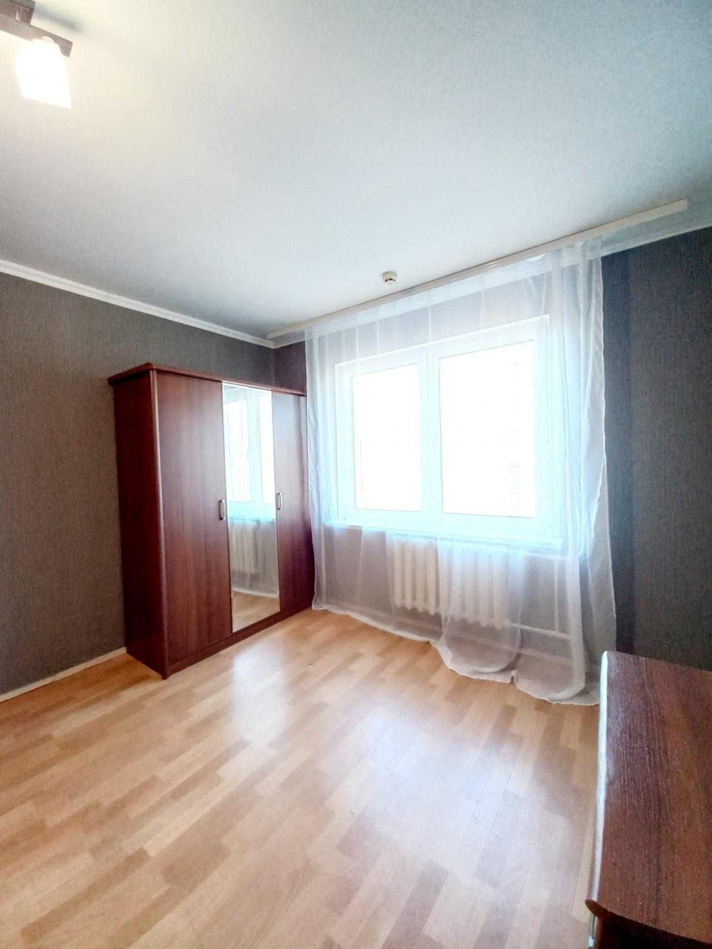 Ахматової 28, простора 3к квартира , м Позняки 15 хв, ТОРГ !