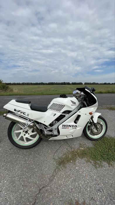 Мотоцикл Хонда vfr 400 R