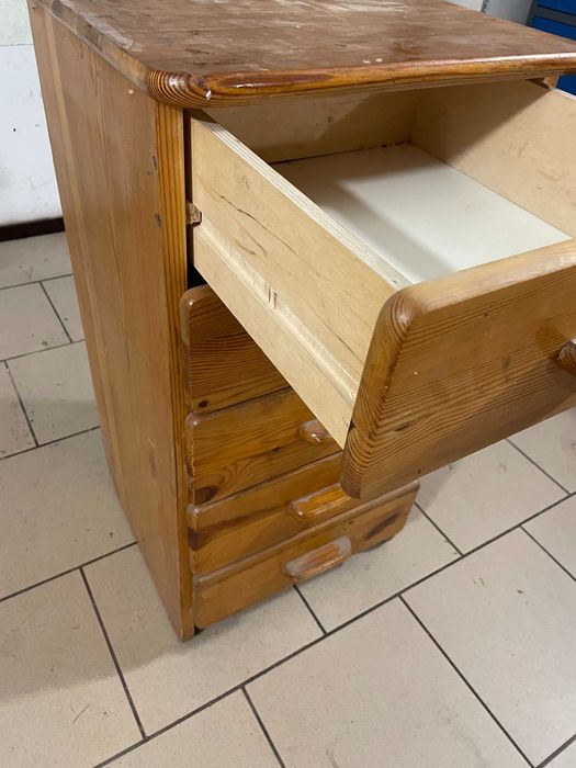 Komoda sosnowa z szufladami