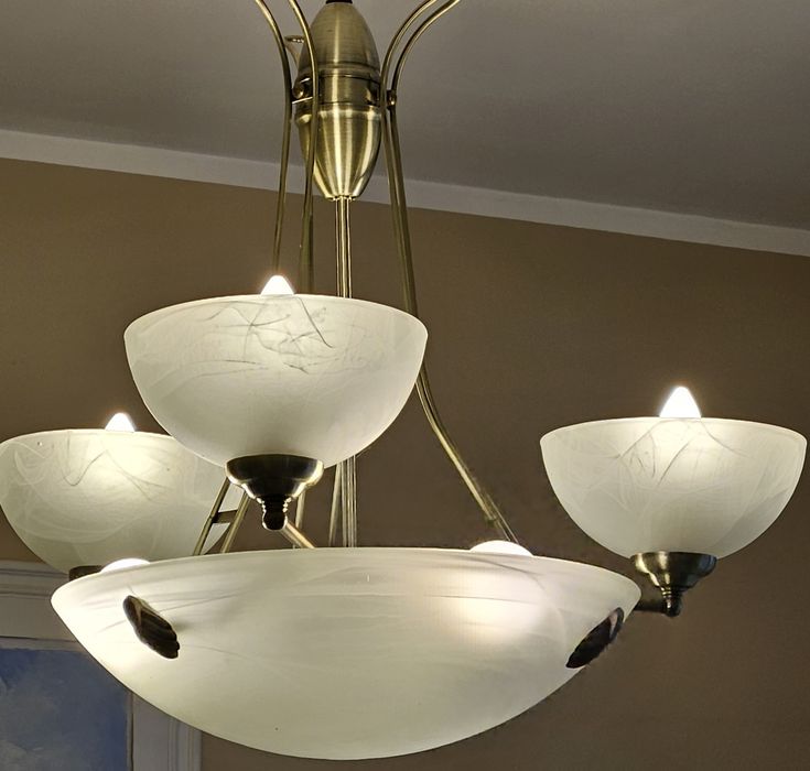Lampa żyrandol sufitowy stare złoto.