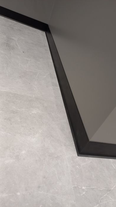 Монтаж  плинтуса,ламината