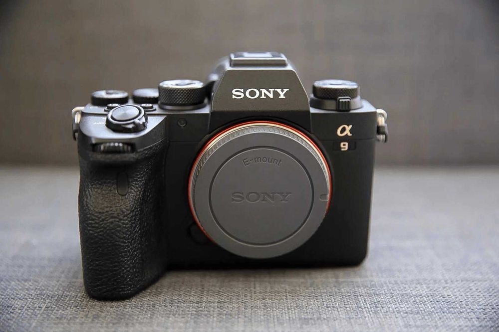 Sony A9 II - ILCE-9M2 - bardzo dobry stan, niewielki przebieg, zestaw