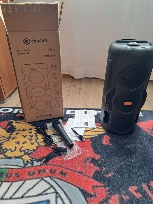 Coluna de som com microfone