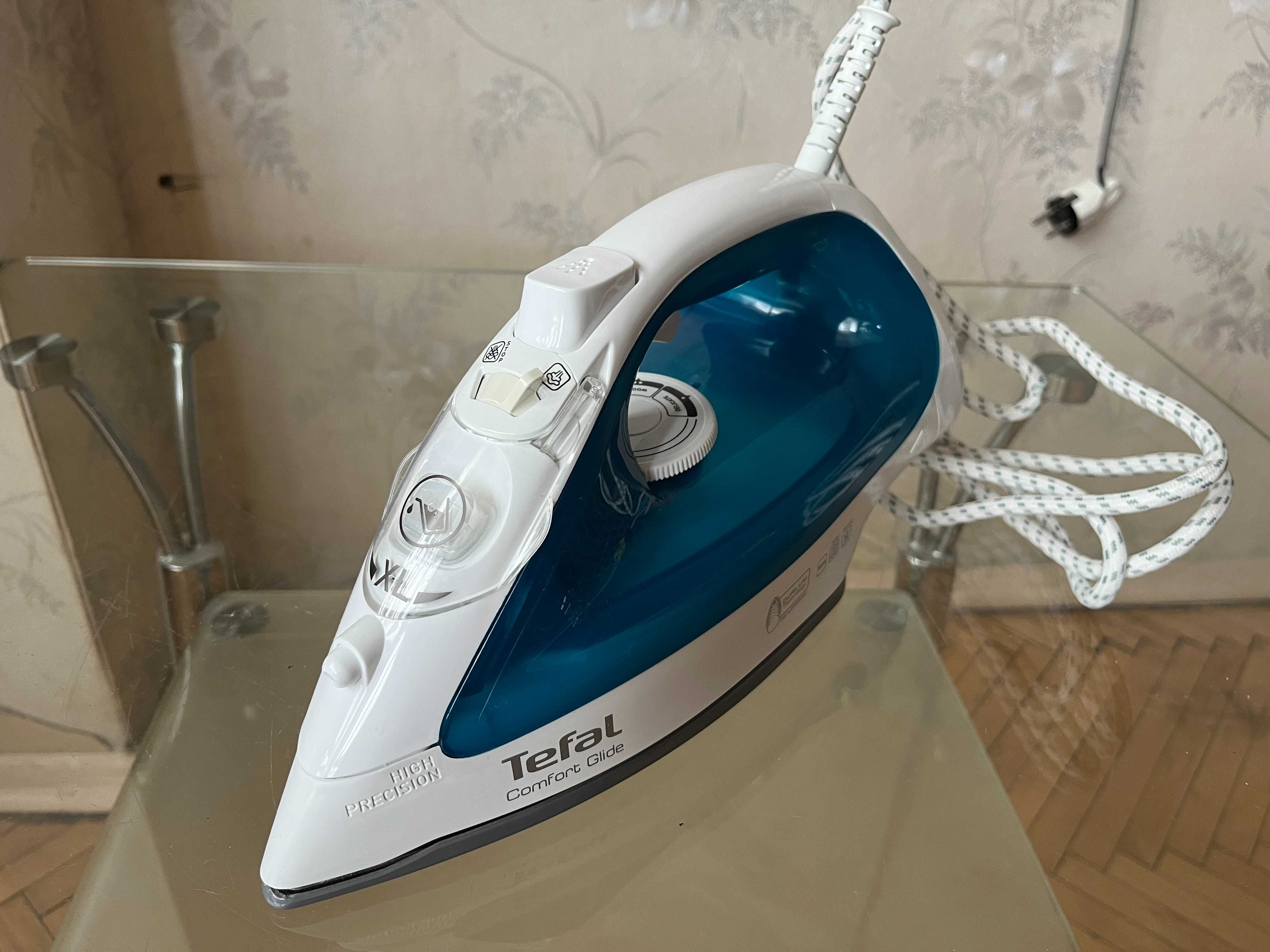 Утюг Tefal Comfort Glide FV 2682