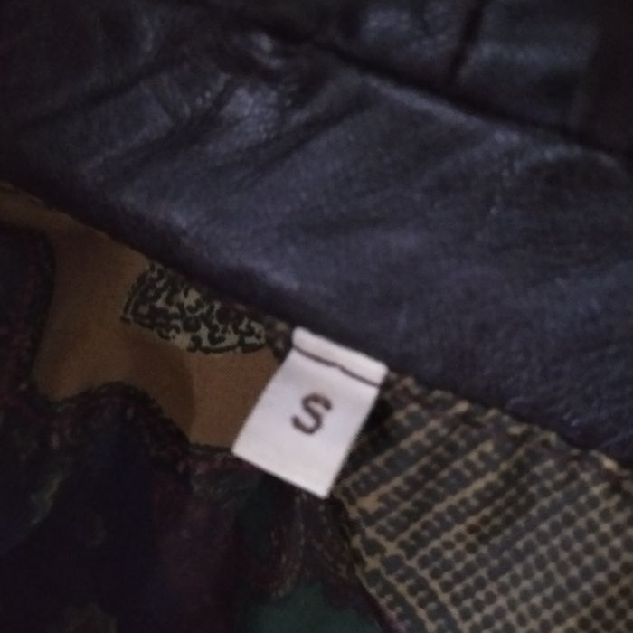 Damska kurtka skórzana cielęca kolor oliwkowy.