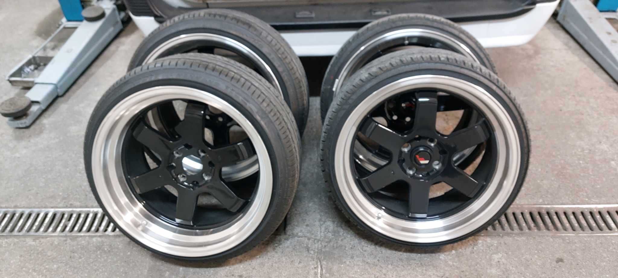 Japan Racing JR12 17" z oponami Nankang 4x100