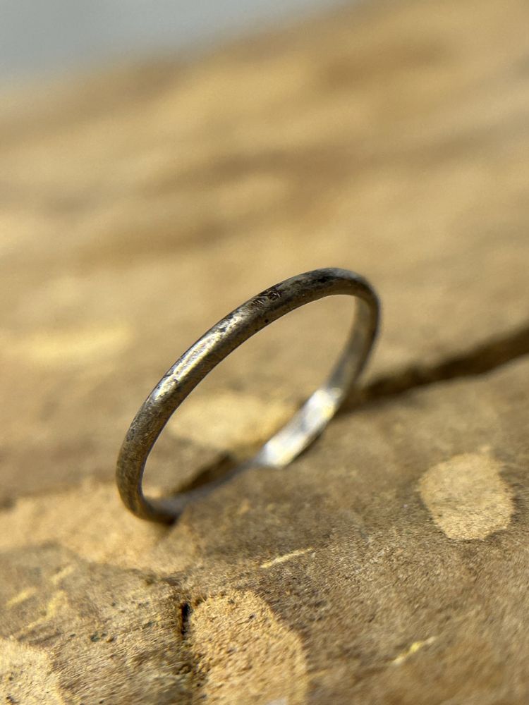 Mały stary srebrny pierścionek 0.7g