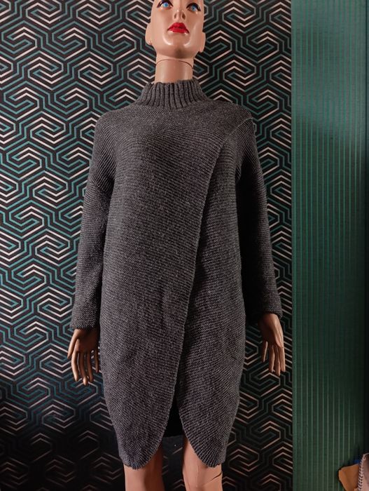 Осіннє стьобане пальто міді