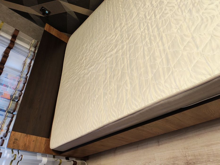 Продам кровать 160/200 с матрасом