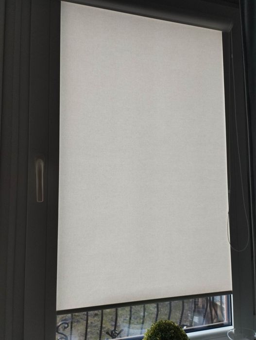 Rolety jasne biało kremowy kolor 7 sztuk