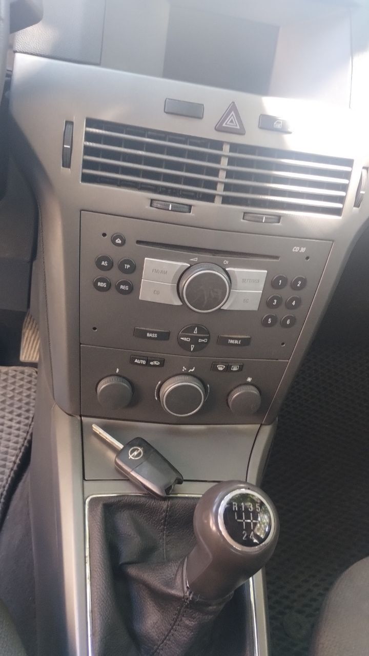 Opel Astra H 1.6 бензин • Універсал • 2006