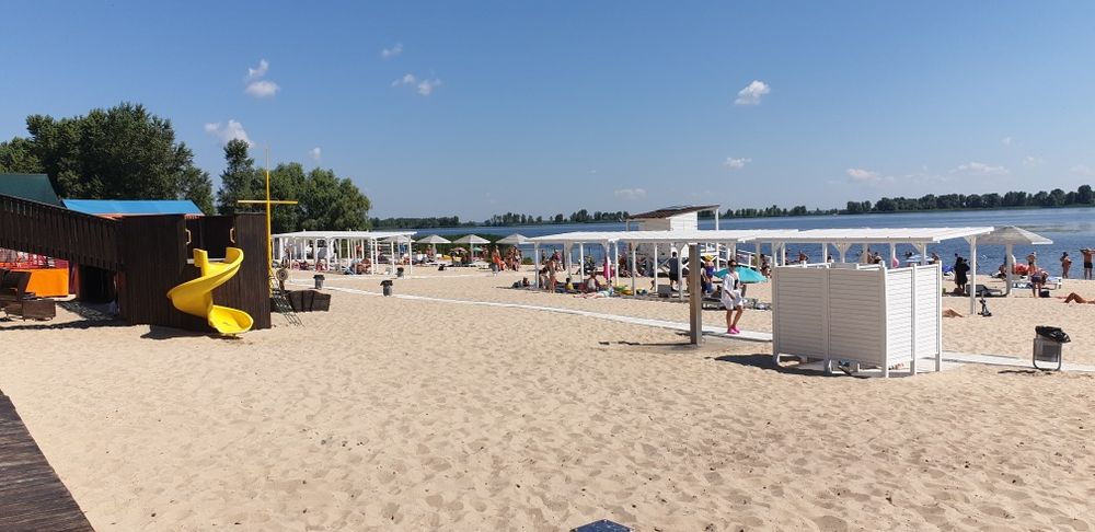 Простора новобудова, центр. митниця, Героїв Дніпра, набережна.