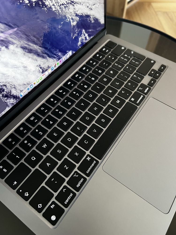 MacBook Air 13,6 M2 (2022)
