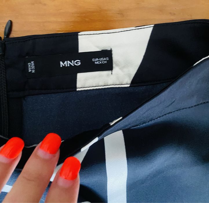 Saia preta geometrica