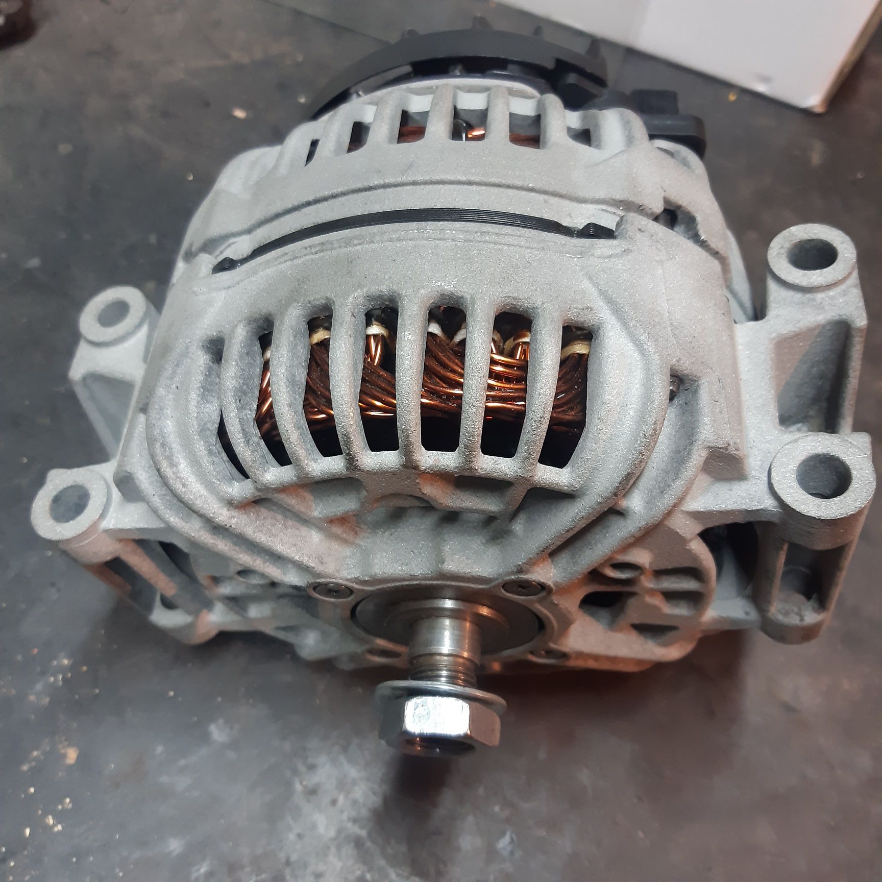 Alternator Bosch 200A Mercedes