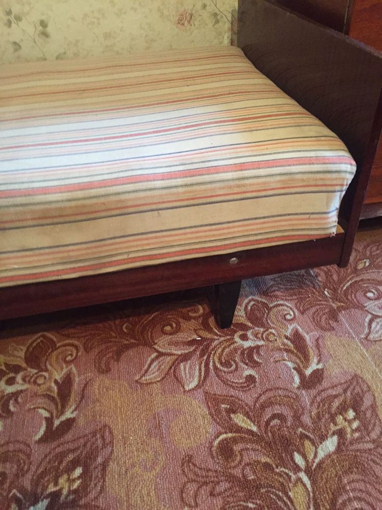 Кровать з матрасом