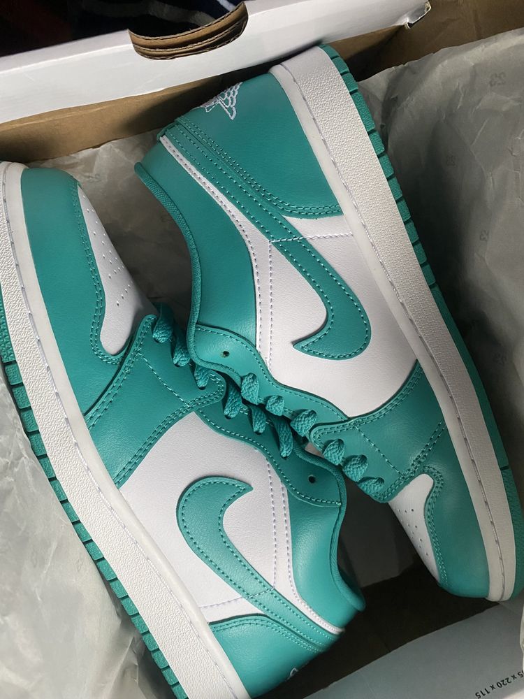 Jordan 1 New emerald low