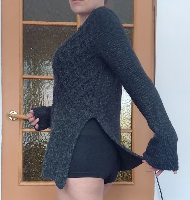 Sweter czarny dluższy