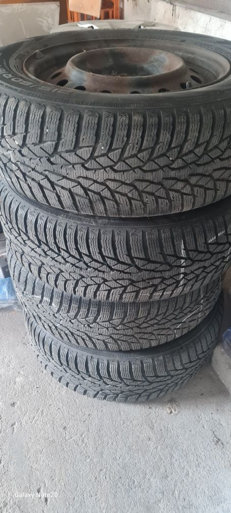 Opony zimowe Nokian R16