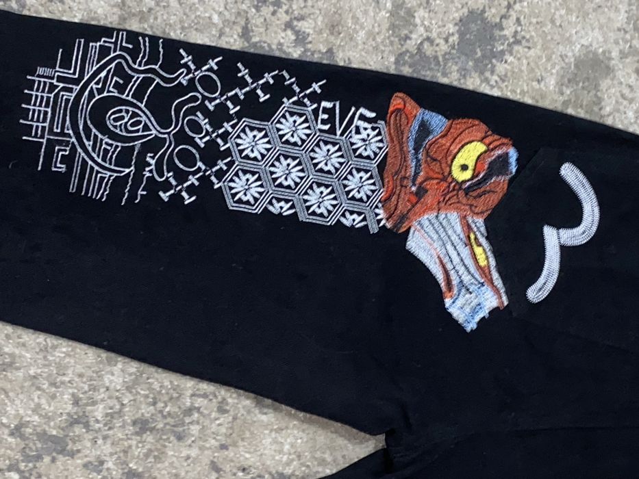 Джинси від легендарного бренду Evisu